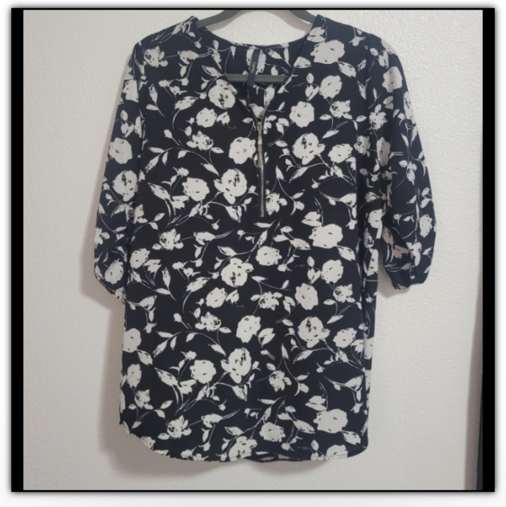 Cathy Floral oversized top size small